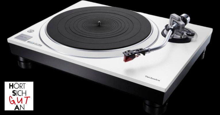 Technics SL-1500C in Weiß, Teil des Adventskalender-Angebots bei HSGA Bielefeld, zeigt Seitenansicht des Plattenspielers mit Fokus auf Design und Qualität.